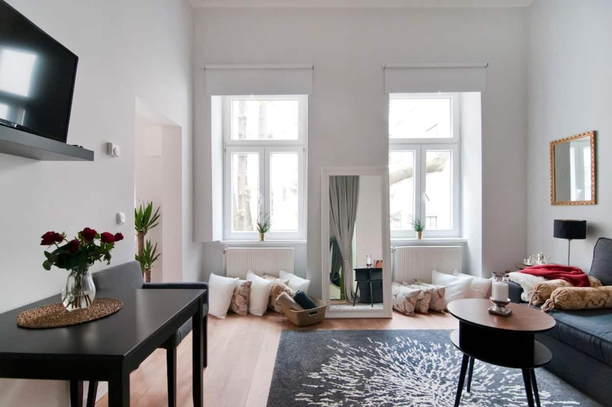 Апартаменти ⍟Luxurious And Bright⍟ 5 Min Walk To City Center Відень Екстер'єр фото